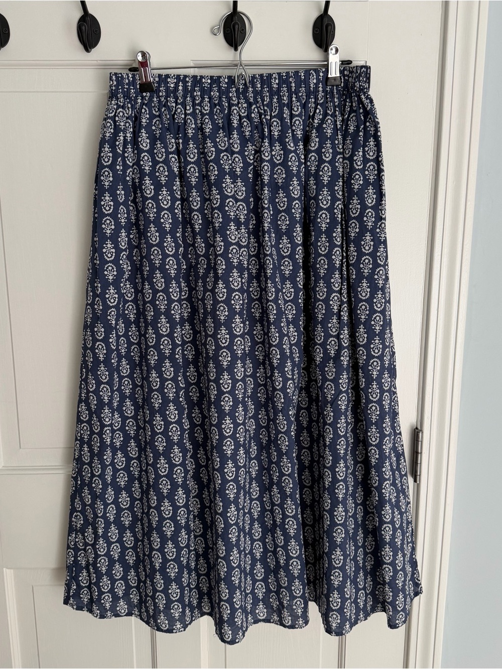 H&M Flared Maxi Skirt in Dark Blue/Patterned sz M